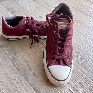 Converse All Star, Women’s Size 9, Burgundy Tennis Shoe w/ White Toe